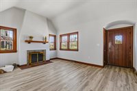 209 East Pleasant Street, Davenport, IA 52803