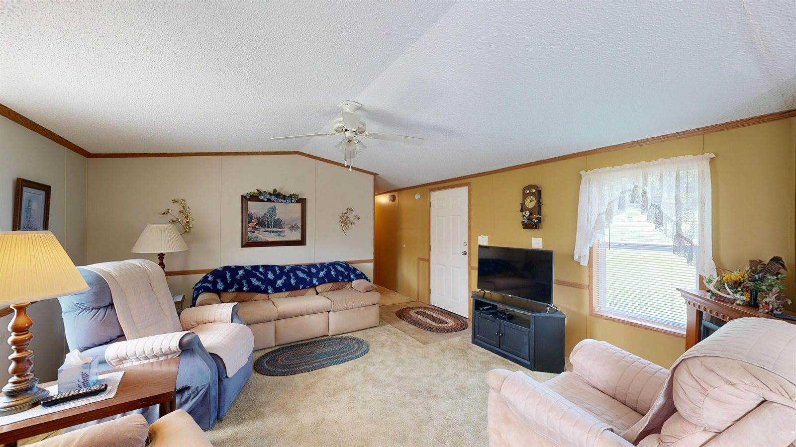 E2817 South Creek Rd, Genoa, WI 54624