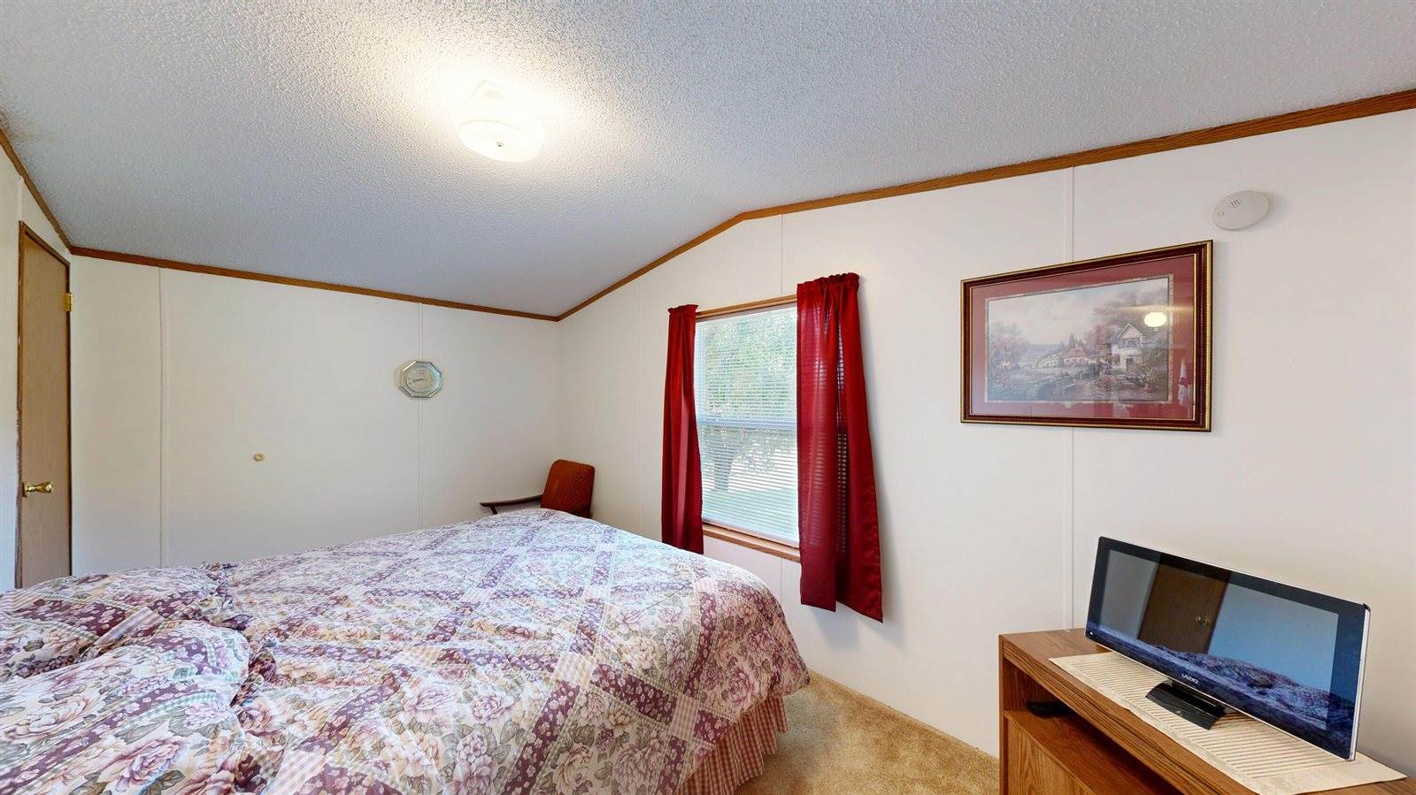 E2817 South Creek Rd, Genoa, WI 54624