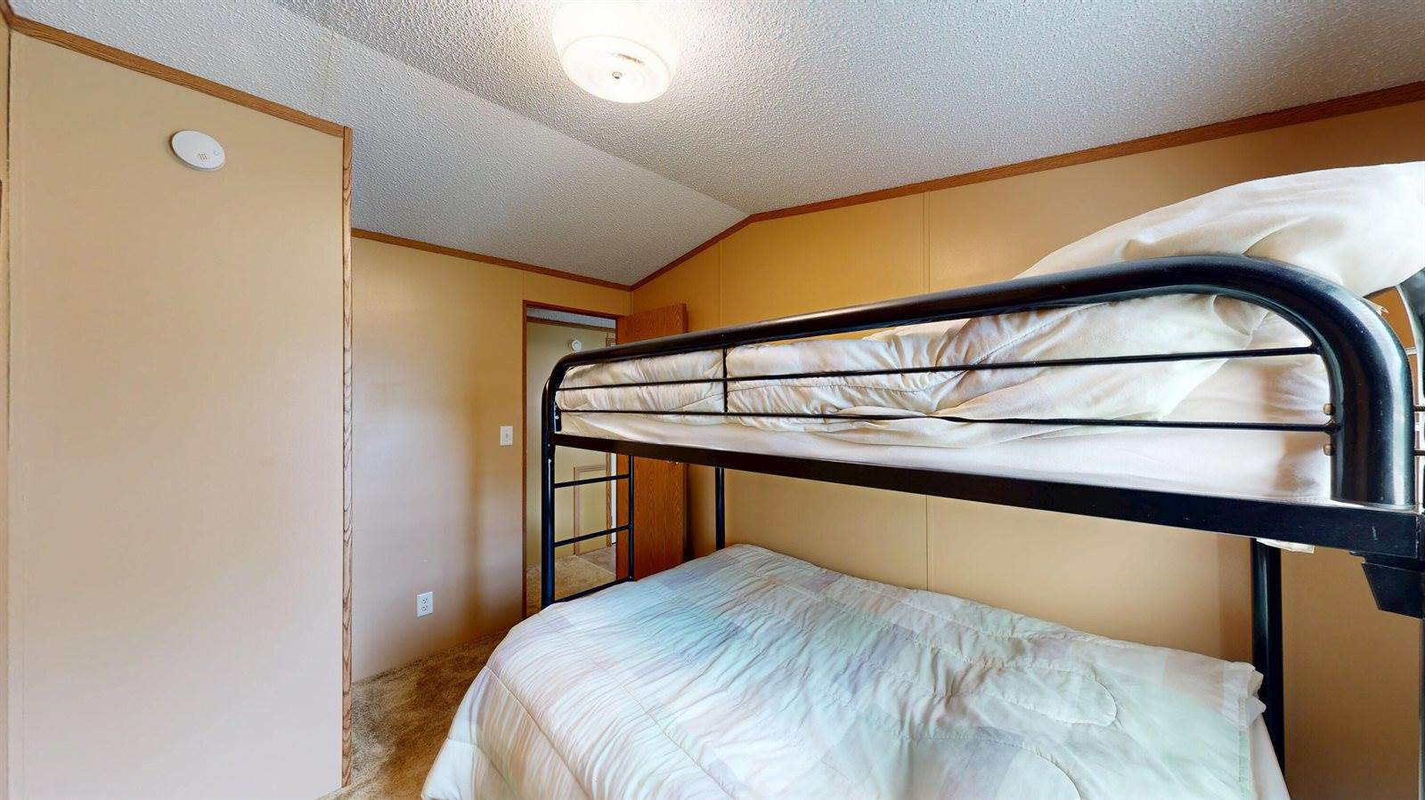 E2817 South Creek Rd, Genoa, WI 54624