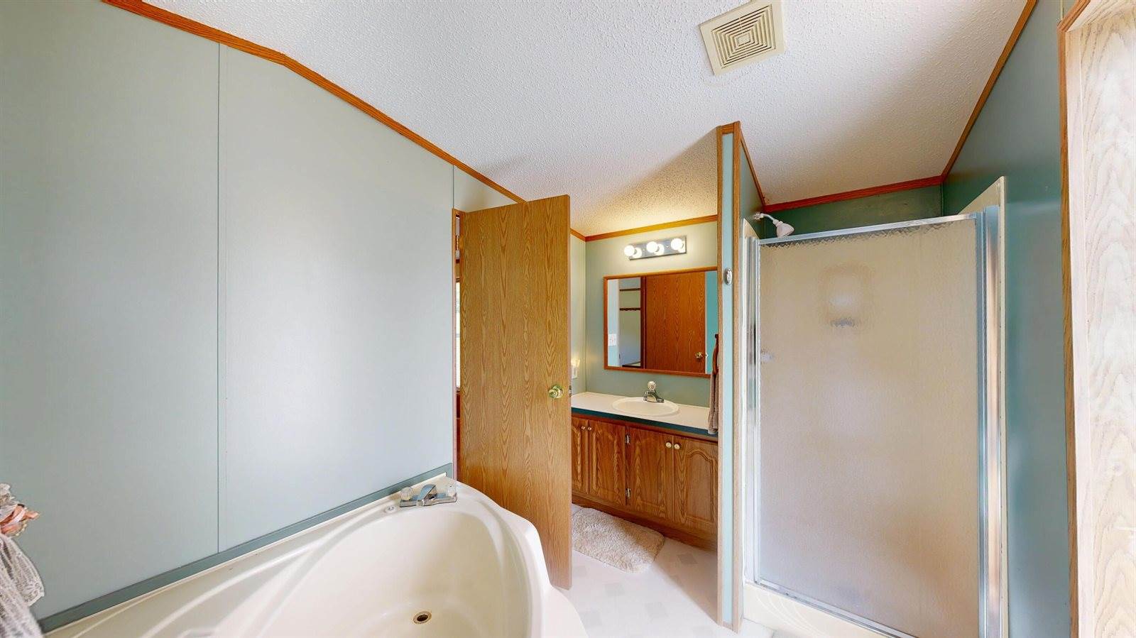 E2817 South Creek Rd, Genoa, WI 54624