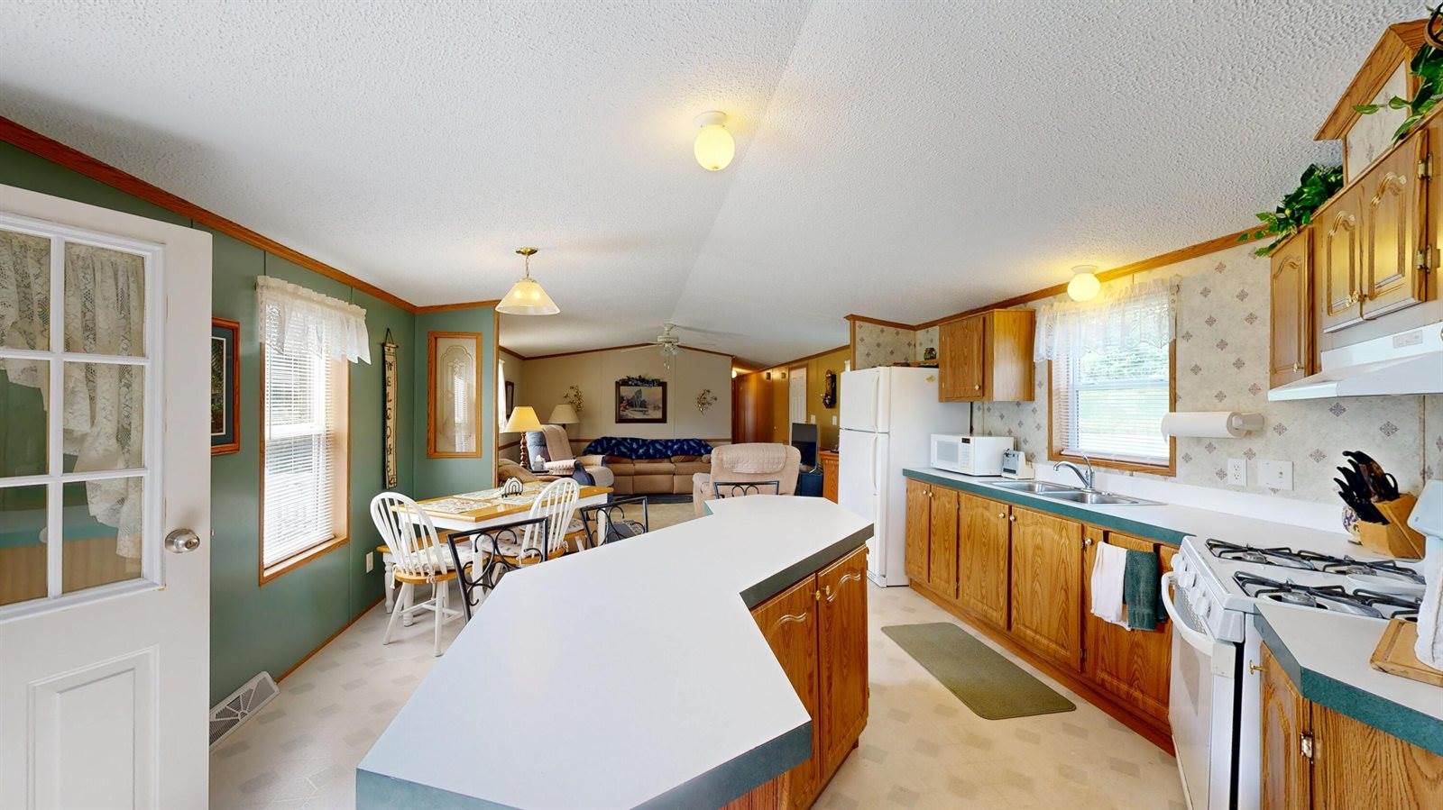 E2817 South Creek Rd, Genoa, WI 54624
