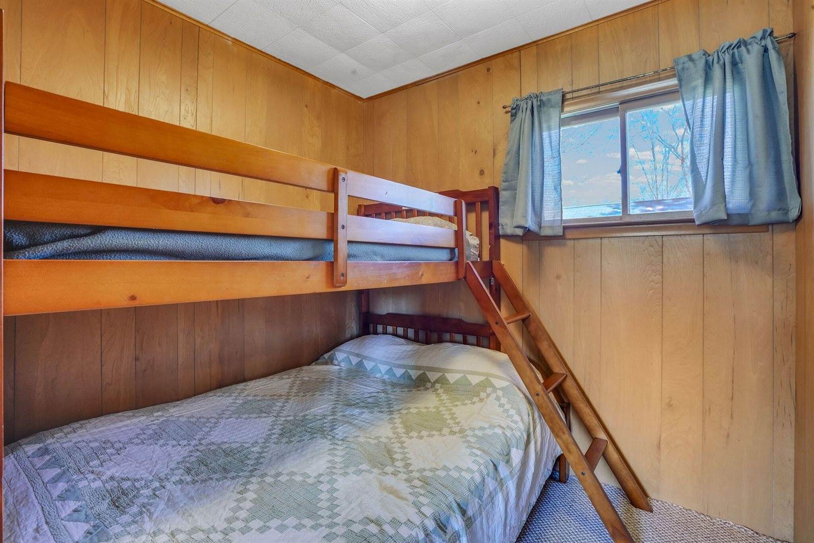 112 Grandview Avenue, Roscommon, MI 48653