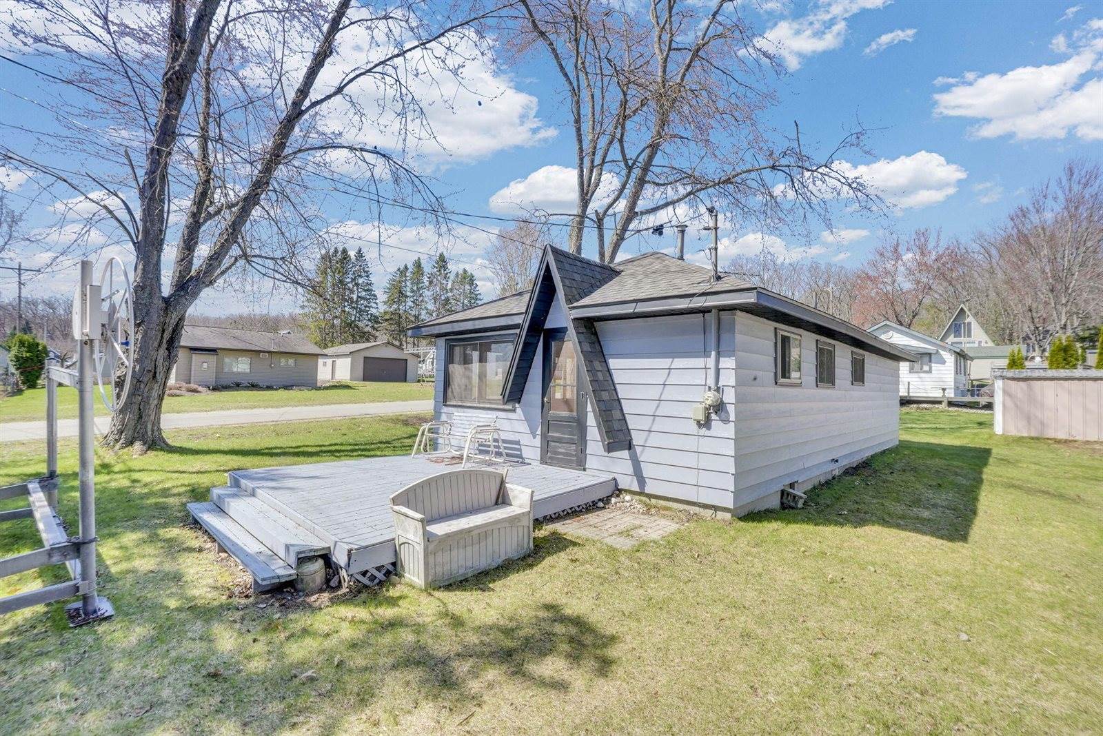 112 Grandview Avenue, Roscommon, MI 48653