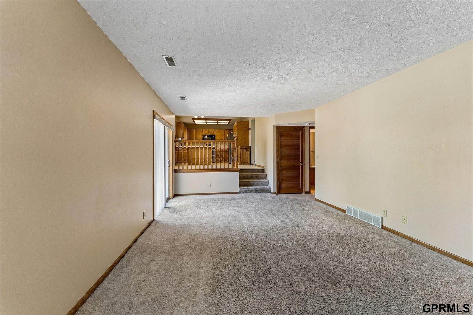 1801 Bristol Street, Papillion, NE 68046