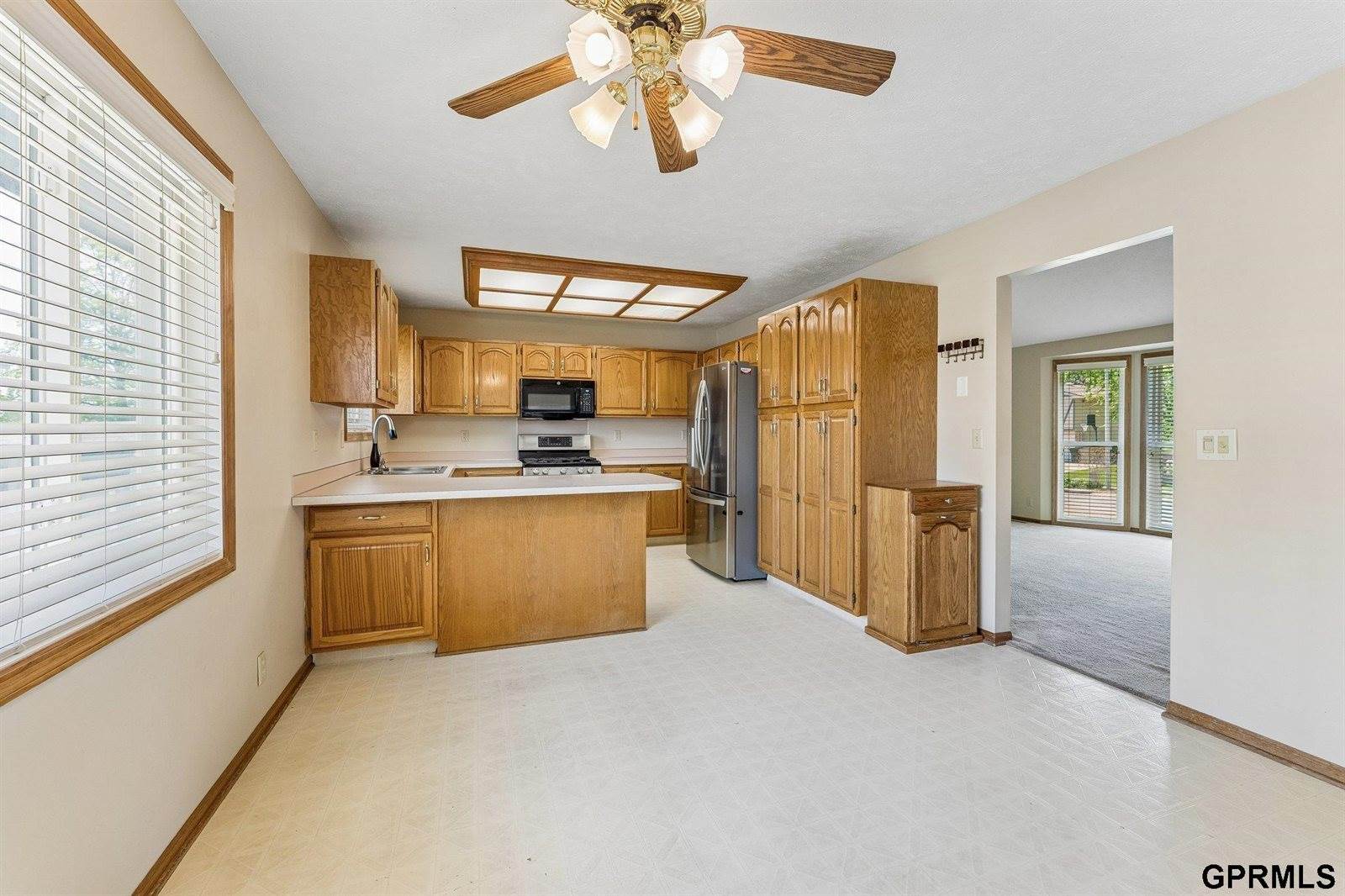 1801 Bristol Street, Papillion, NE 68046