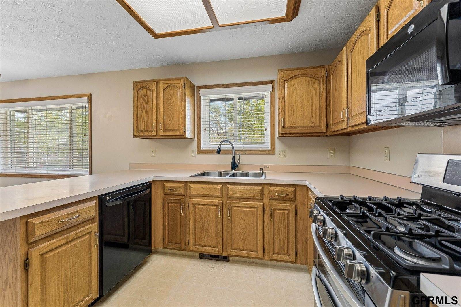 1801 Bristol Street, Papillion, NE 68046