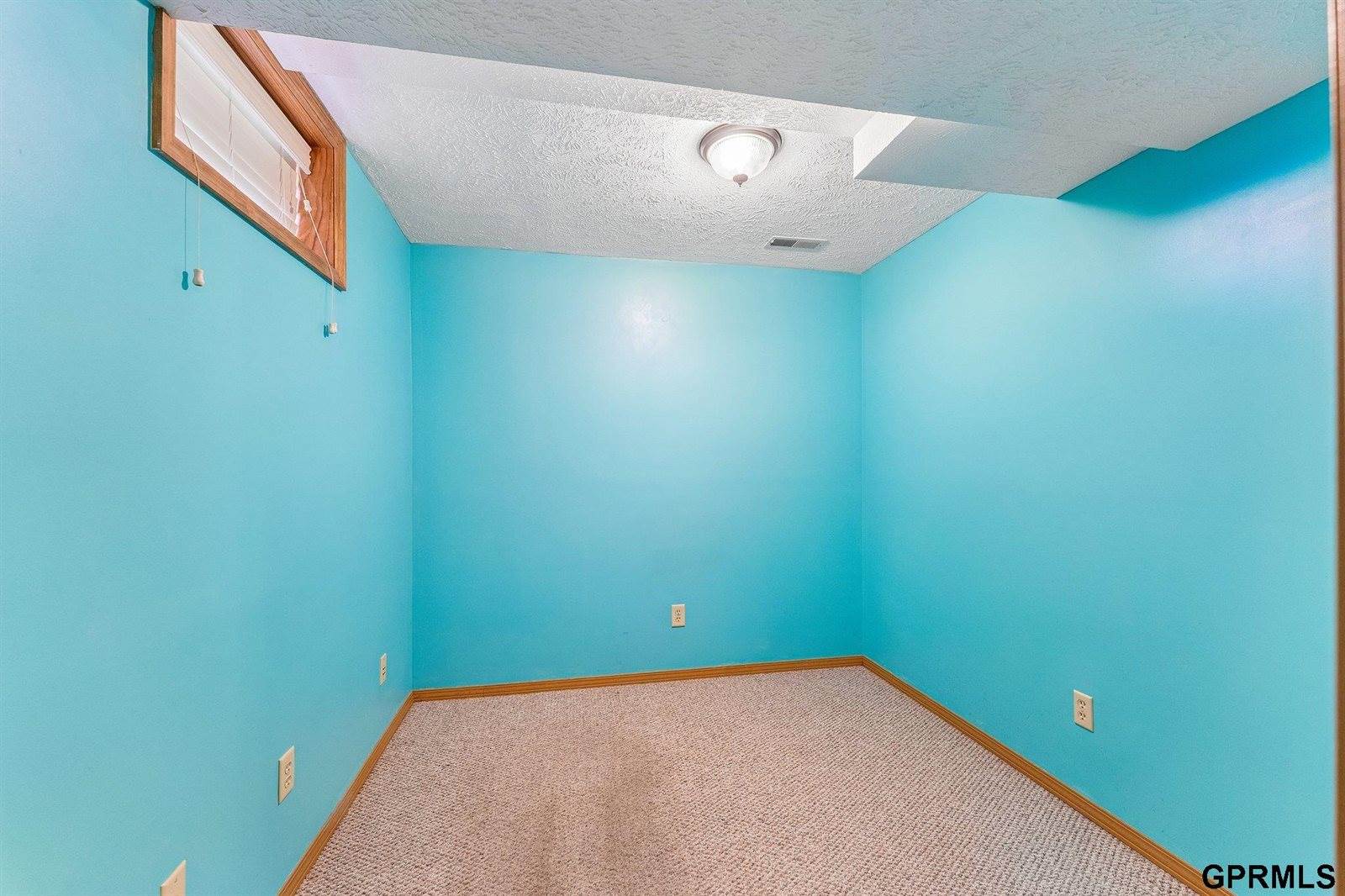 1801 Bristol Street, Papillion, NE 68046