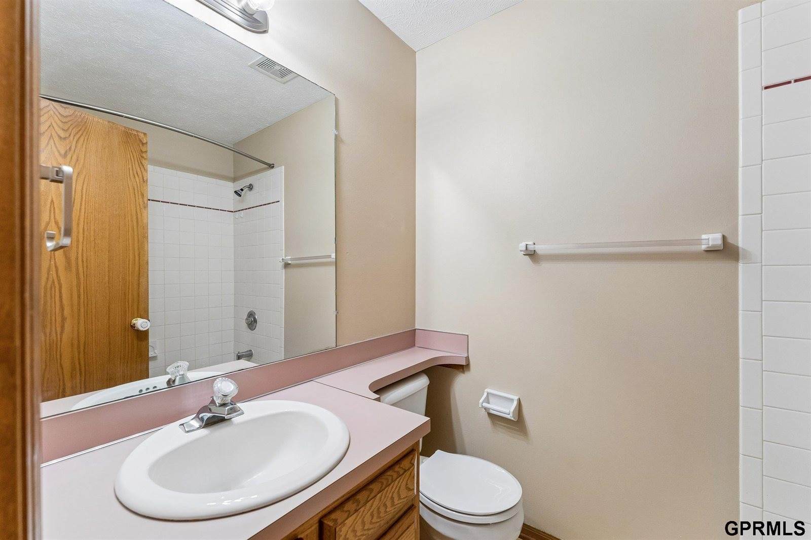 1801 Bristol Street, Papillion, NE 68046