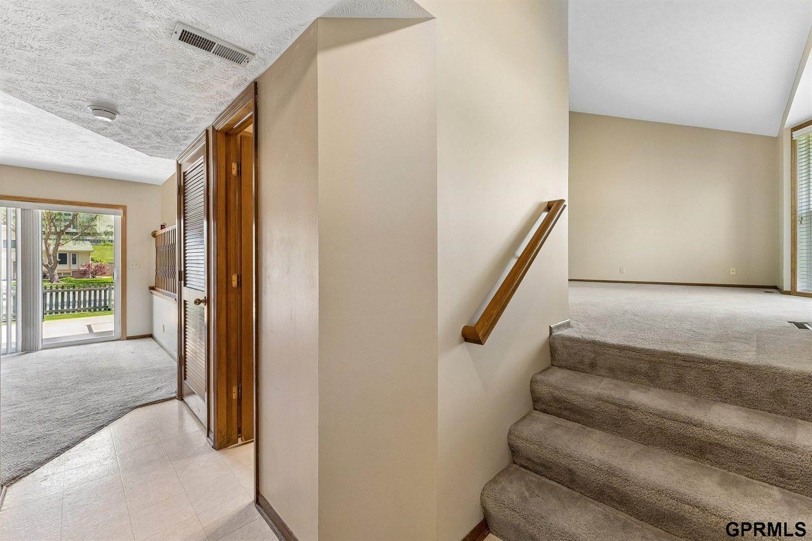 1801 Bristol Street, Papillion, NE 68046