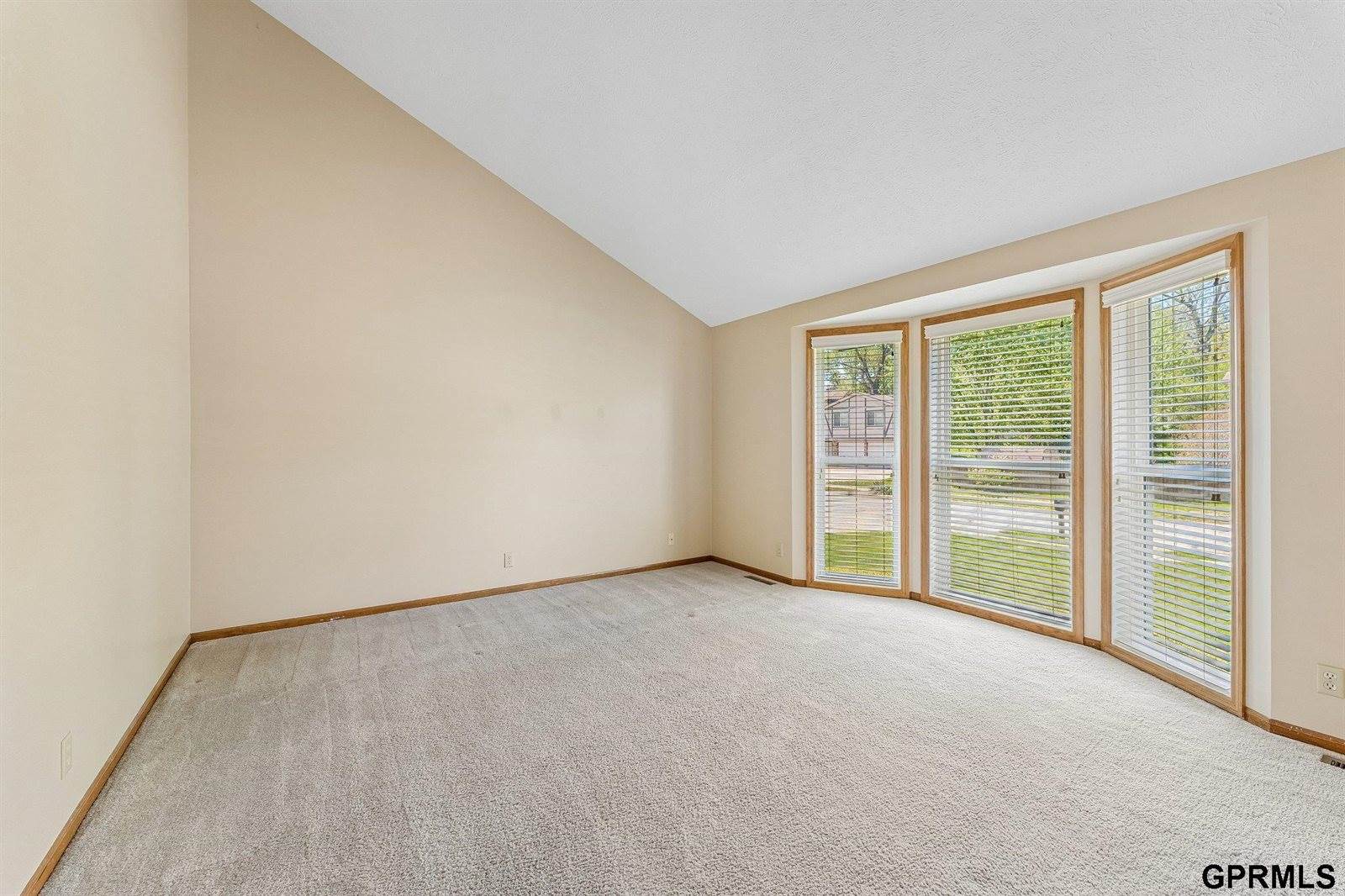 1801 Bristol Street, Papillion, NE 68046