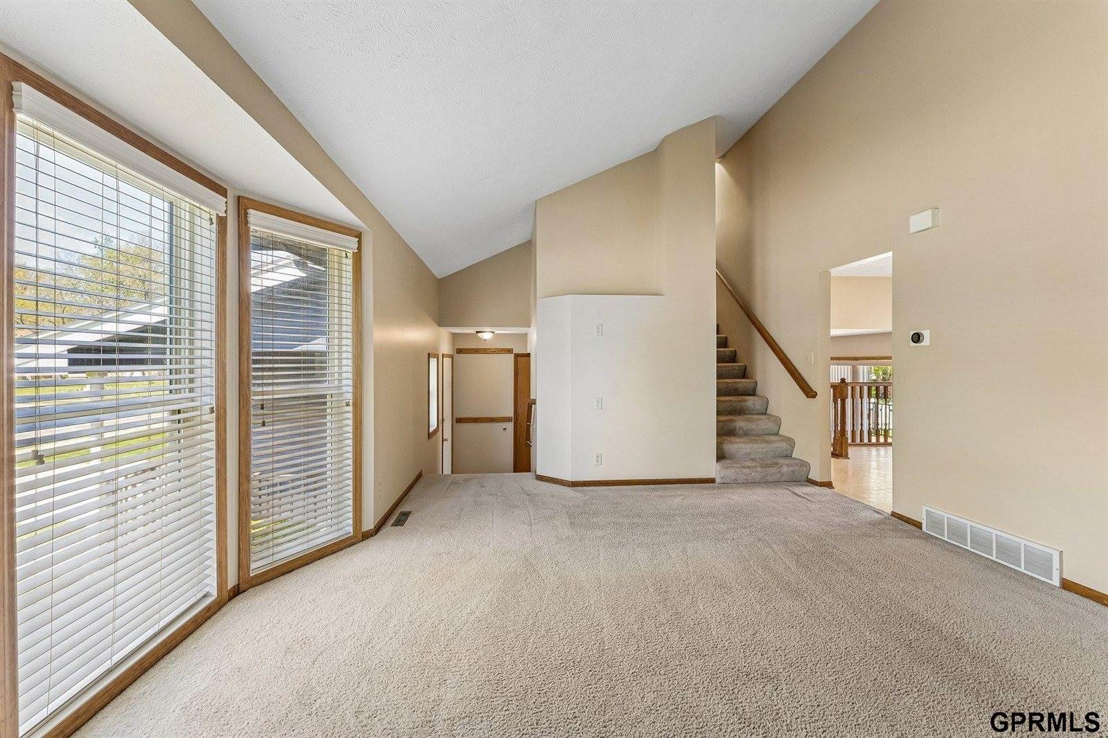 1801 Bristol Street, Papillion, NE 68046