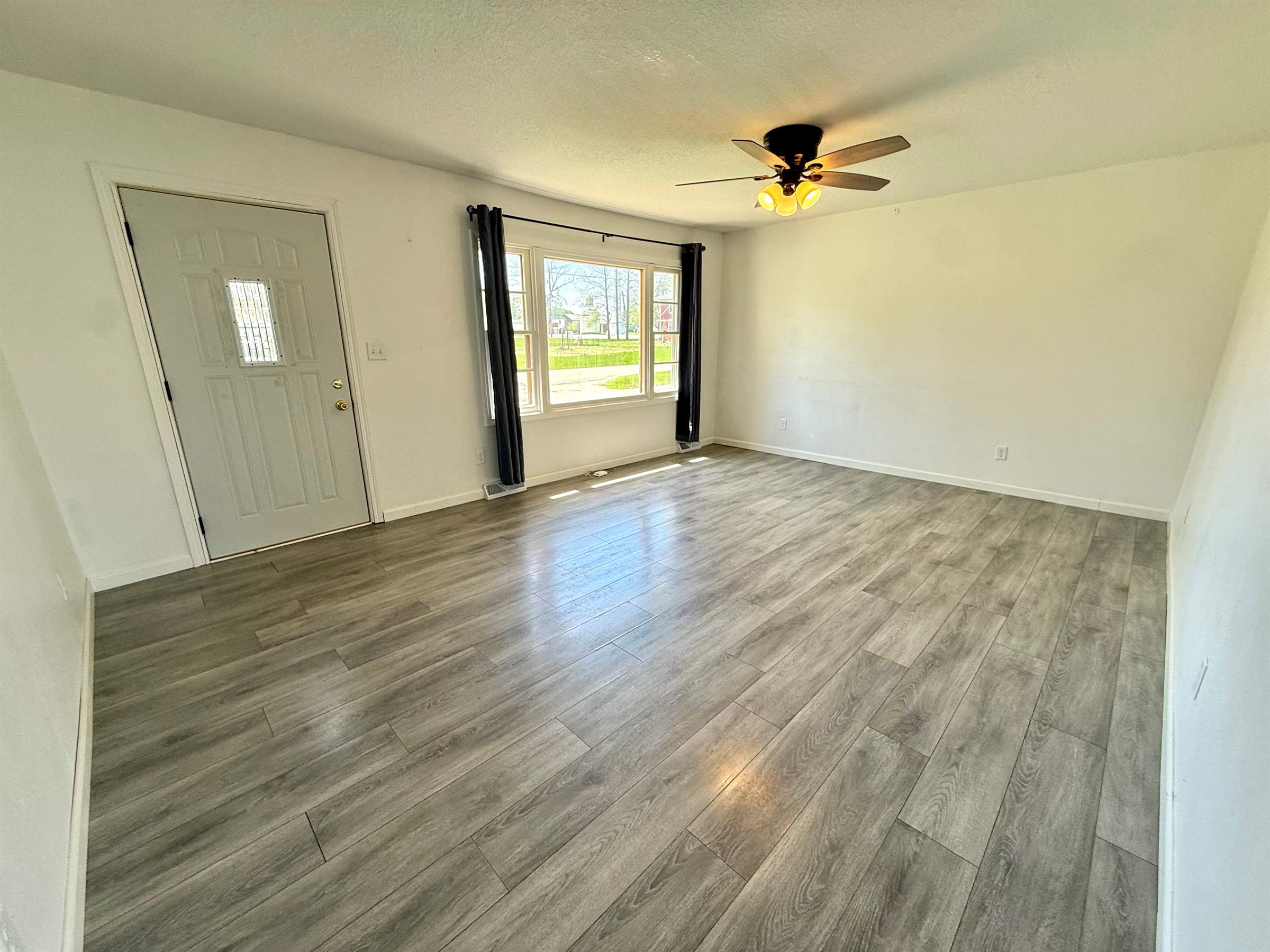 207 E Illinois St, Cambridge, IL 61238