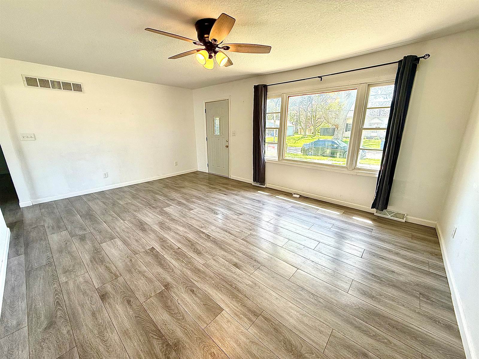 207 E Illinois St, Cambridge, IL 61238