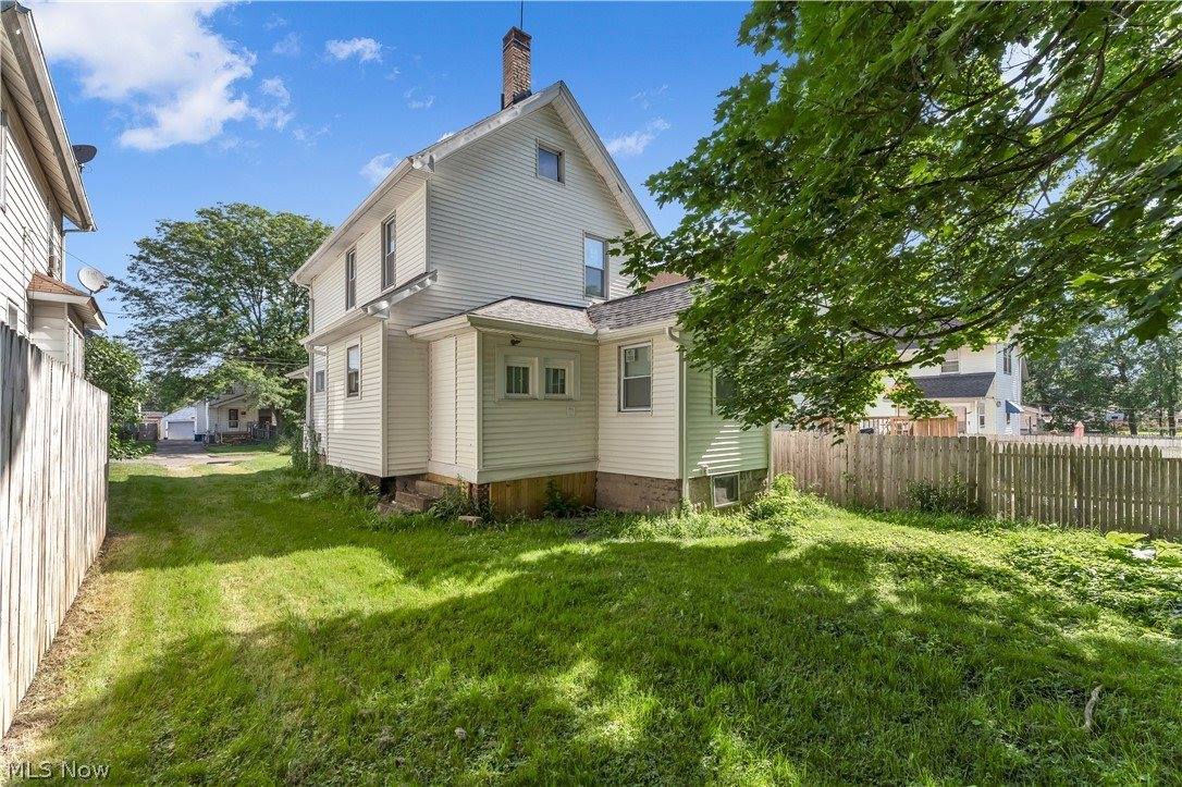 306 Maplewood Avenue, Struthers, OH 44471