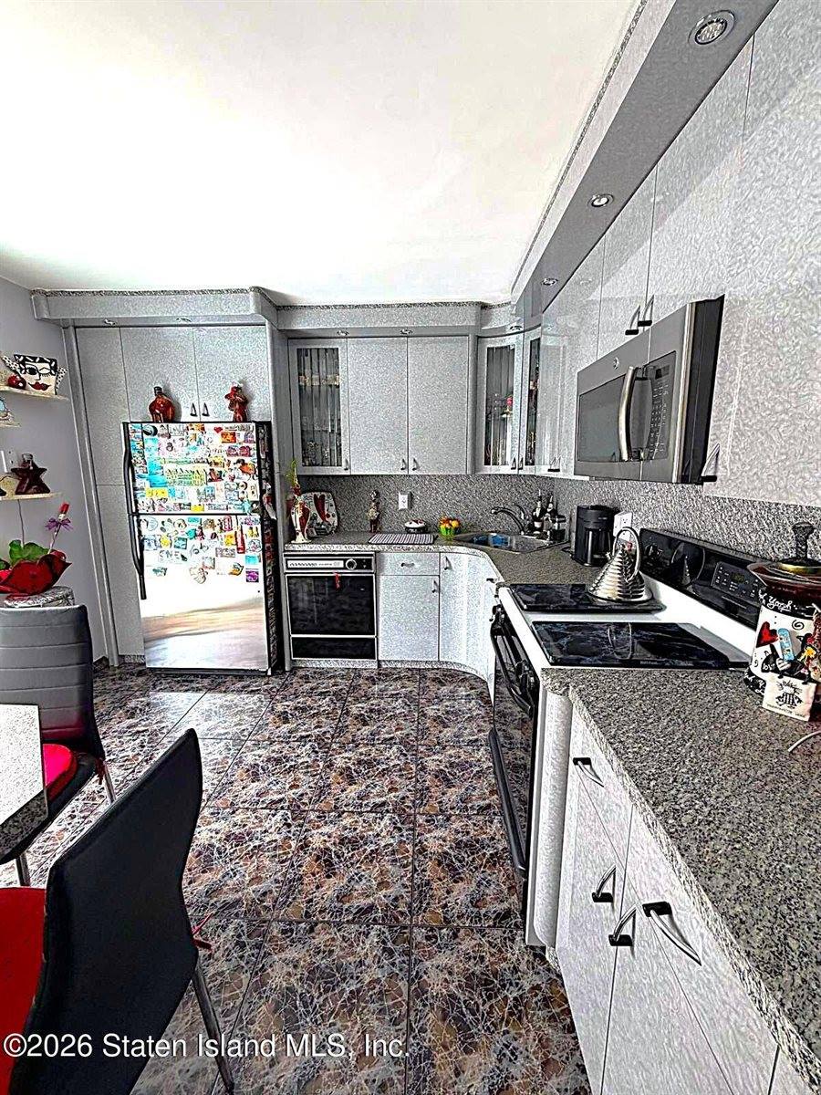 556 Dongan Hills Avenue, #13a, Staten Island, NY 10305