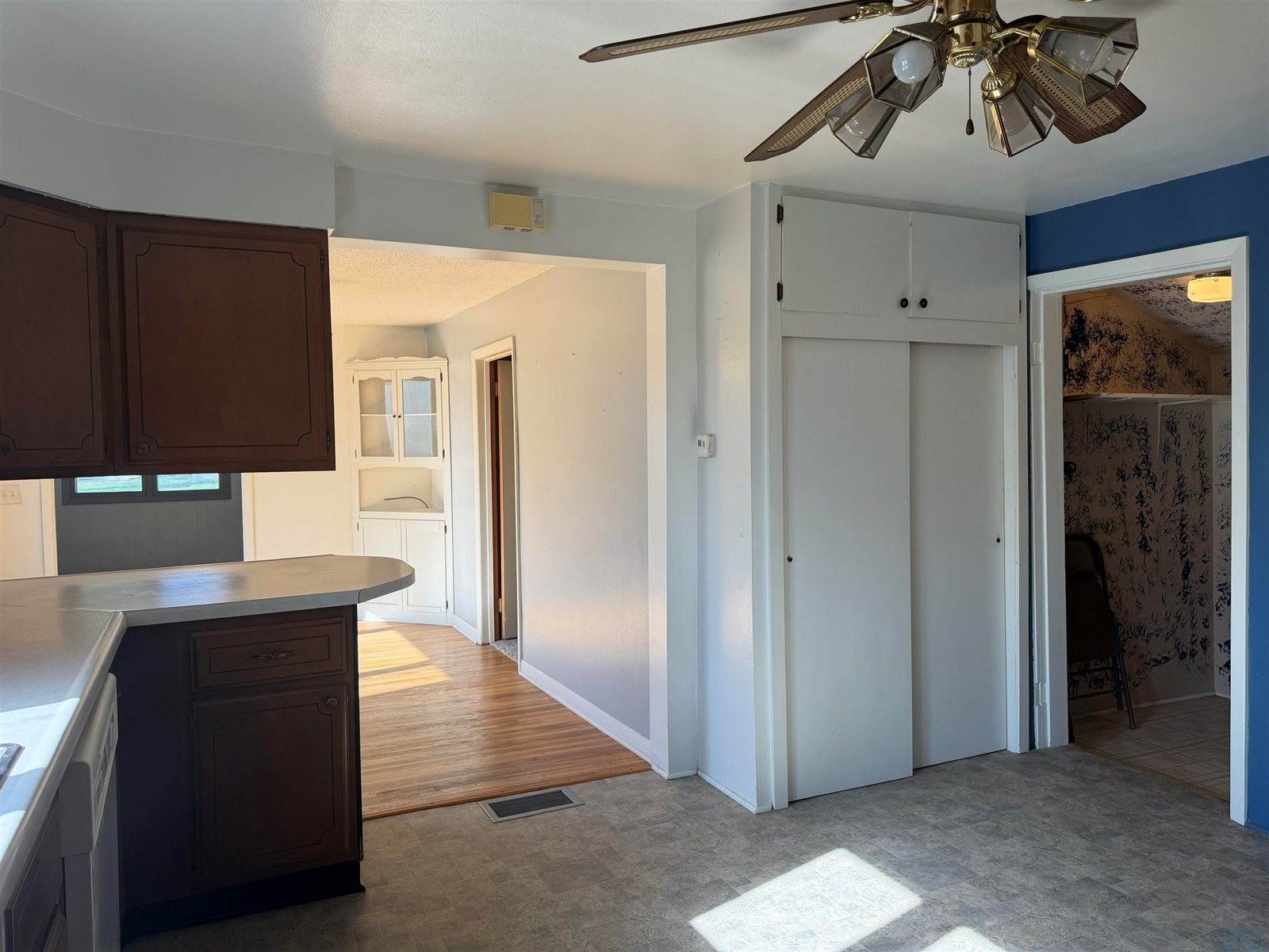 96 Sargent, Akron, IA 51001