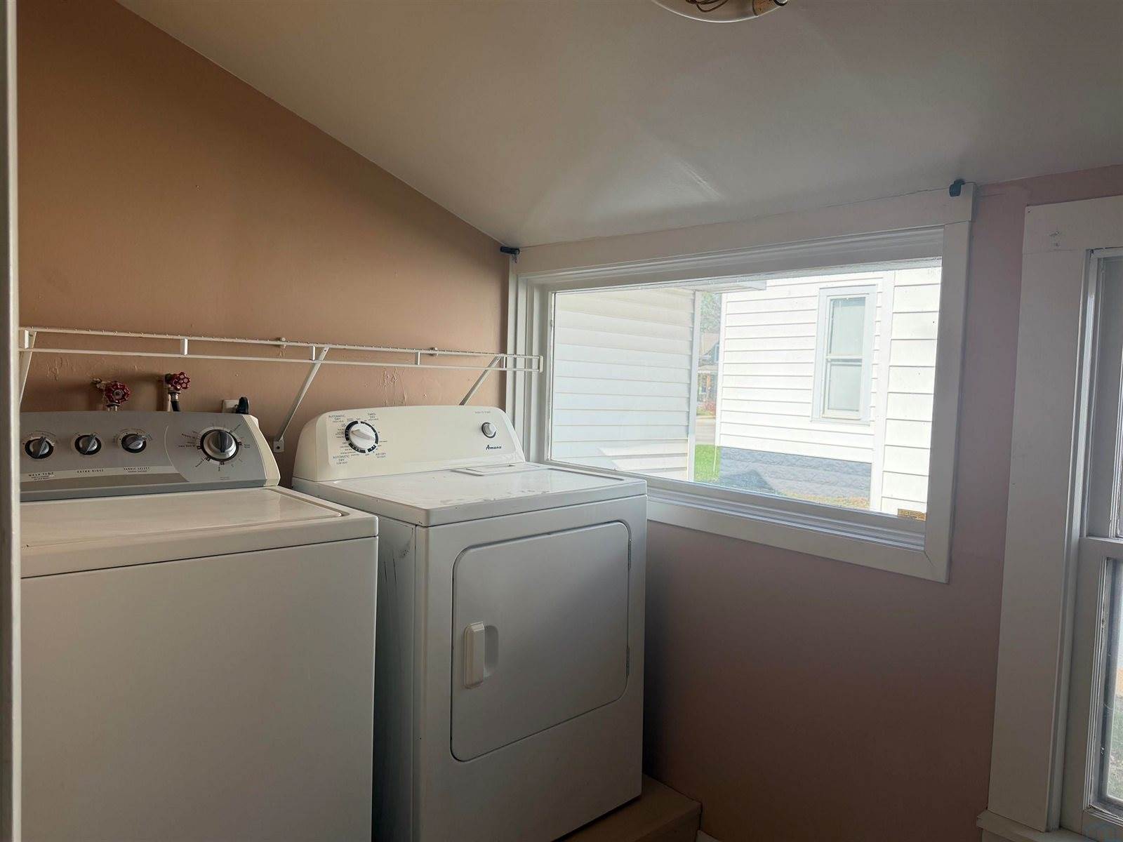 96 Sargent, Akron, IA 51001
