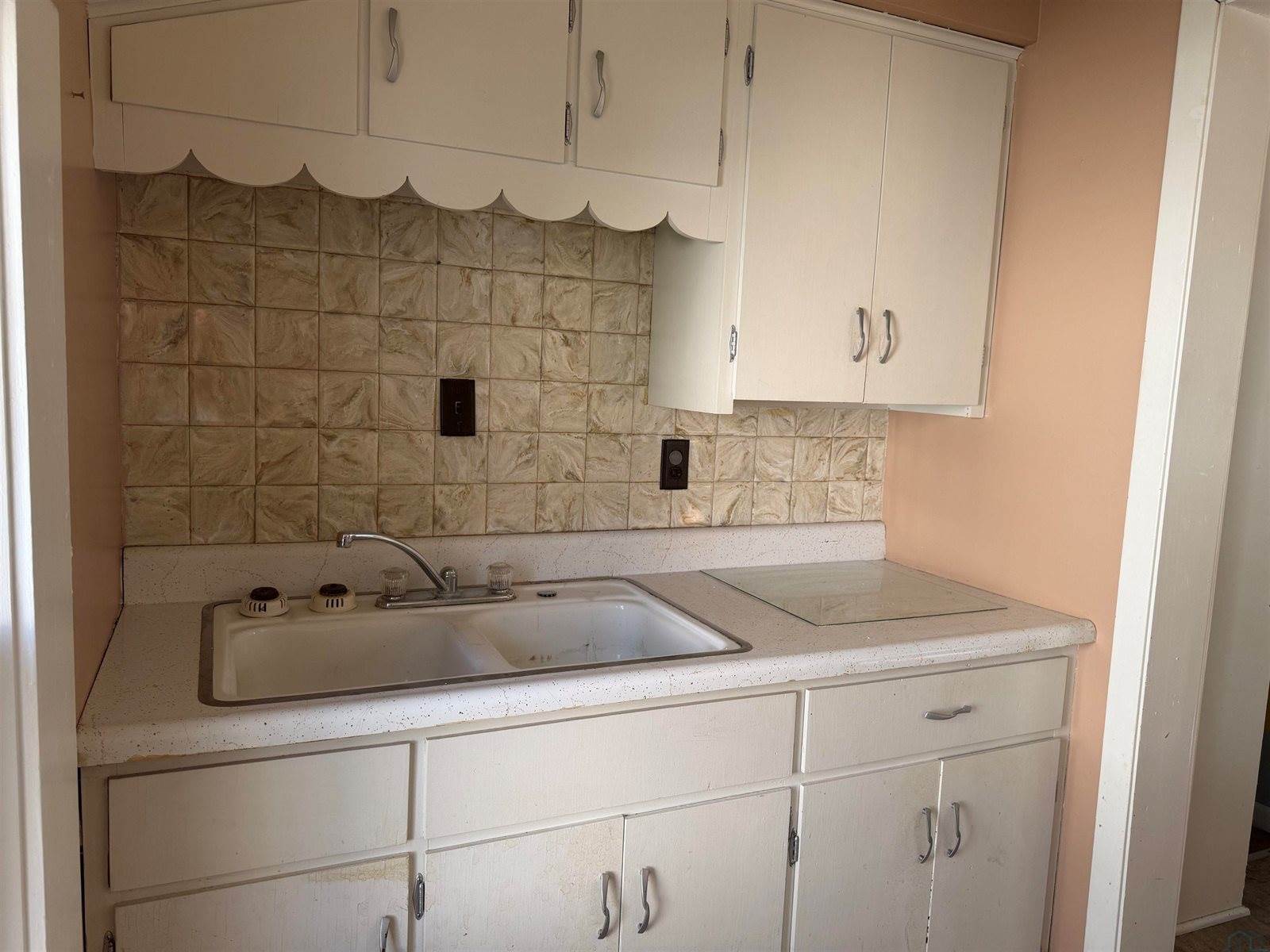 96 Sargent, Akron, IA 51001