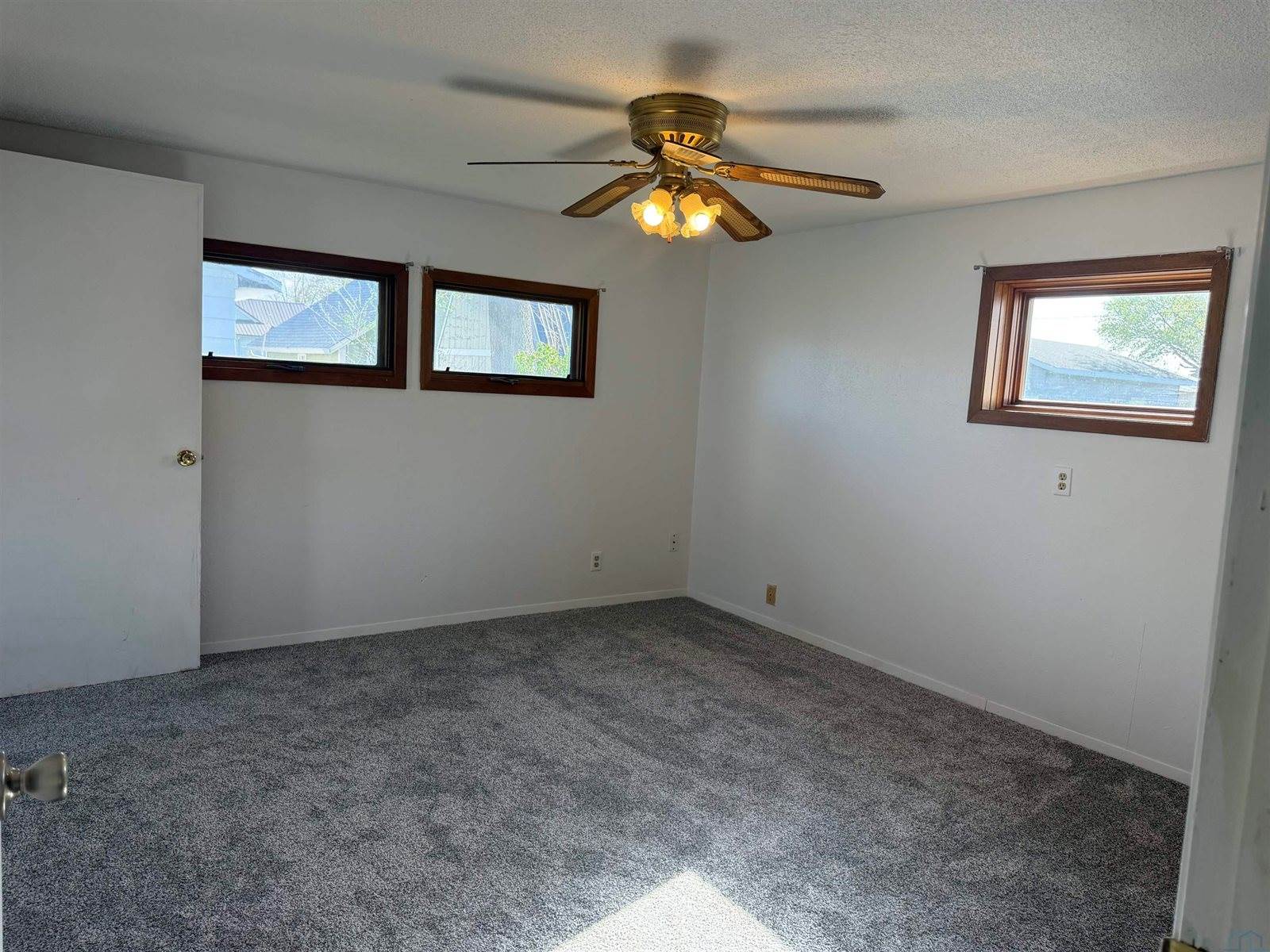 96 Sargent, Akron, IA 51001
