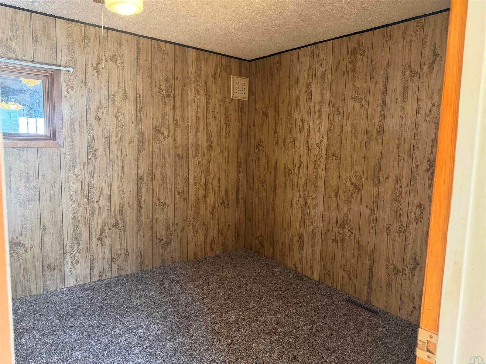 96 Sargent, Akron, IA 51001