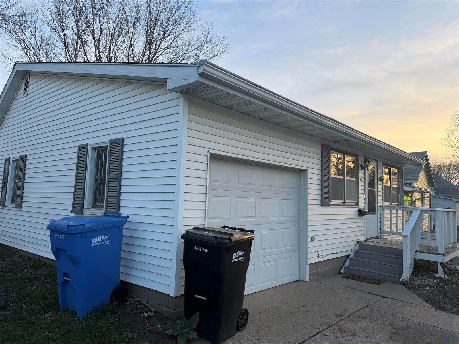 96 Sargent, Akron, IA 51001