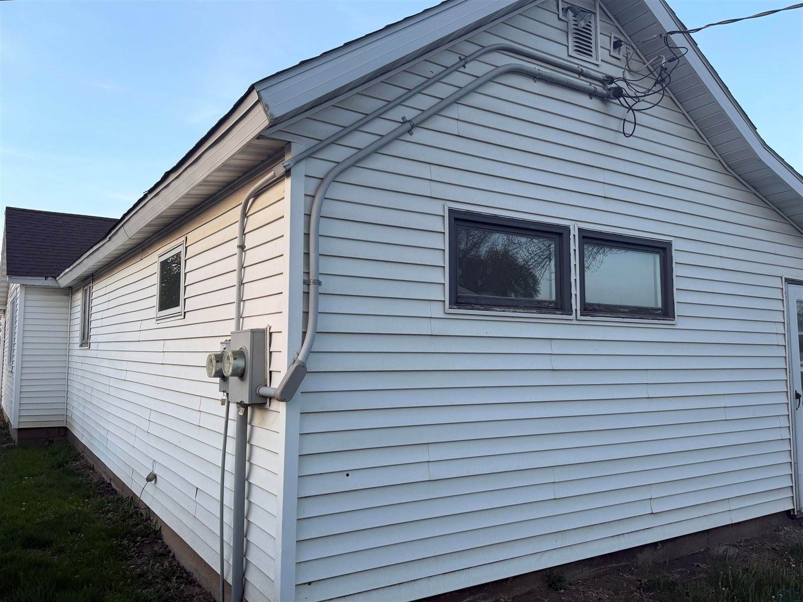 96 Sargent, Akron, IA 51001