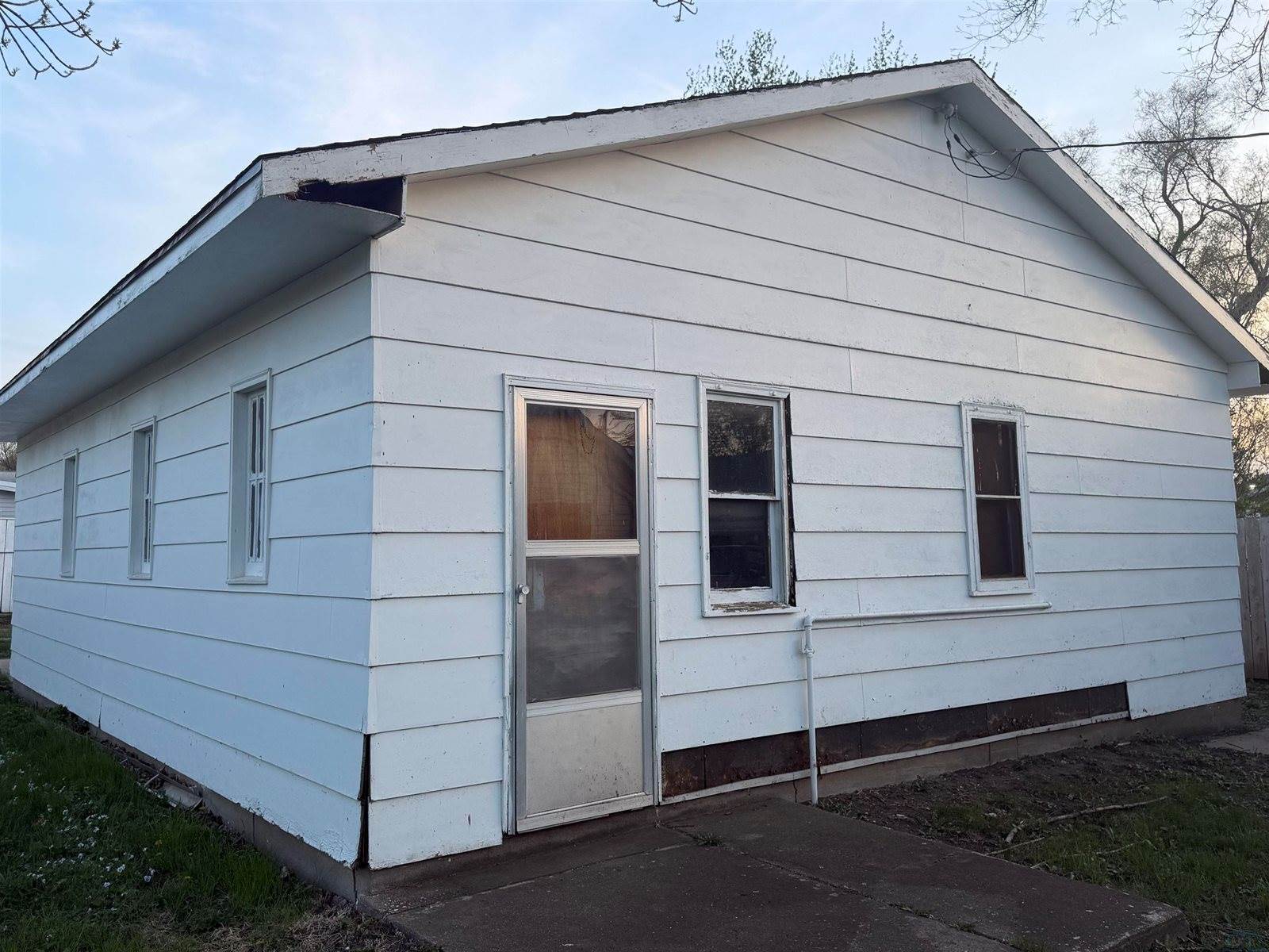 96 Sargent, Akron, IA 51001