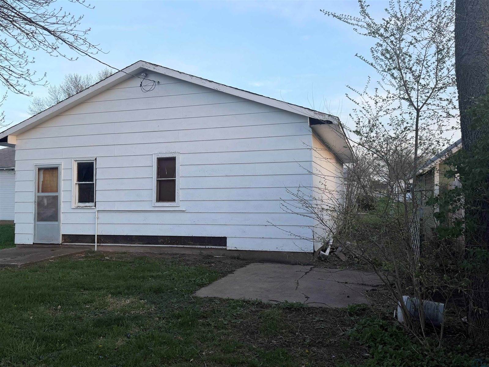 96 Sargent, Akron, IA 51001