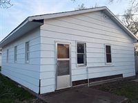 96 Sargent, Akron, IA 51001