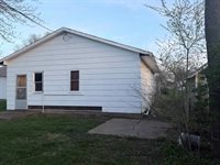 96 Sargent, Akron, IA 51001