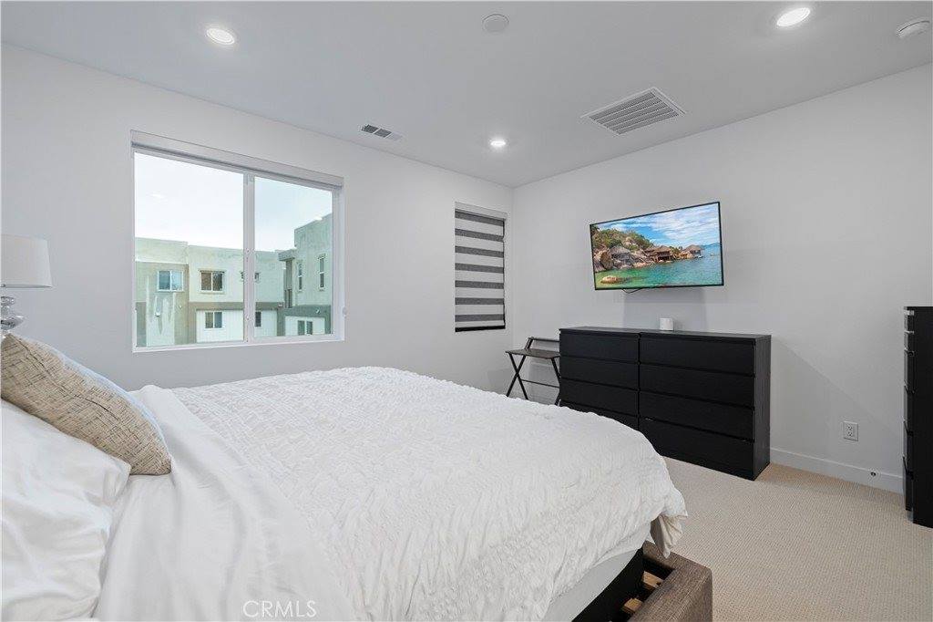 26799 Keystone Loop, Valencia, CA 91381