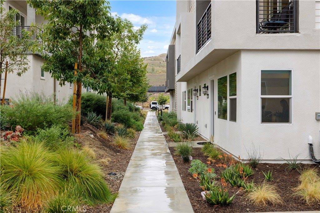 26799 Keystone Loop, Valencia, CA 91381