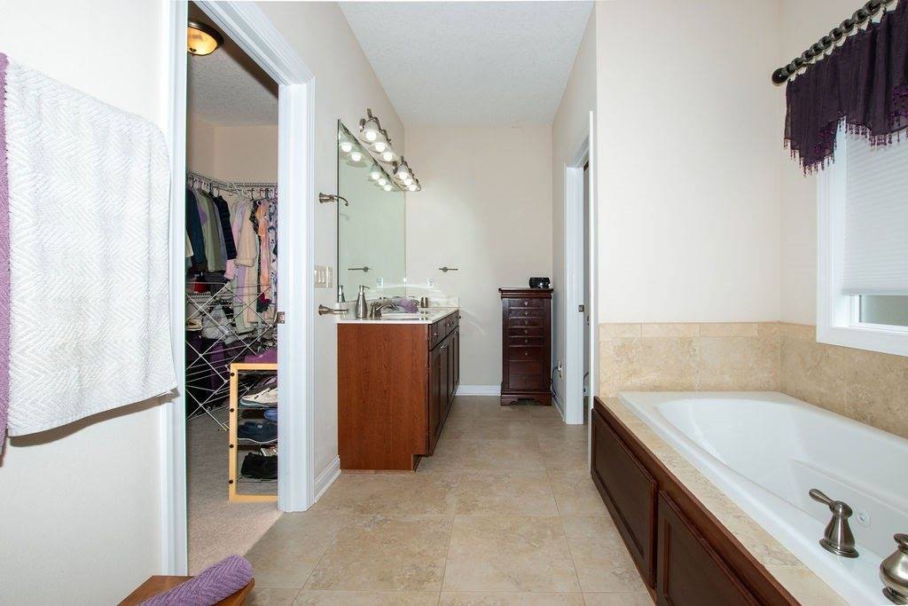 13110 Greenbelt Drive, Urbandale, IA 50323