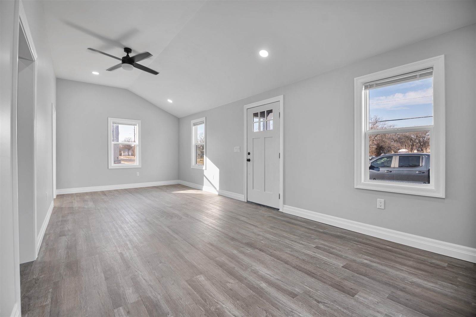 2601 East 11th St N, Wichita, KS 67214