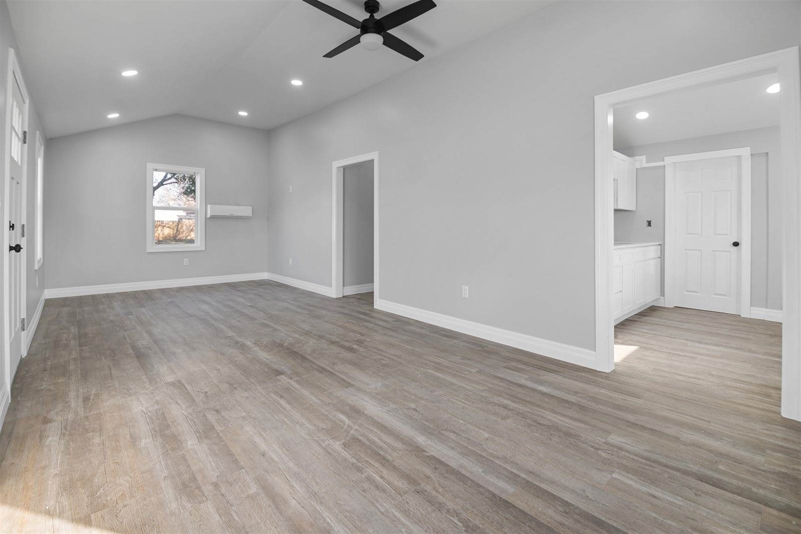 2601 East 11th St N, Wichita, KS 67214