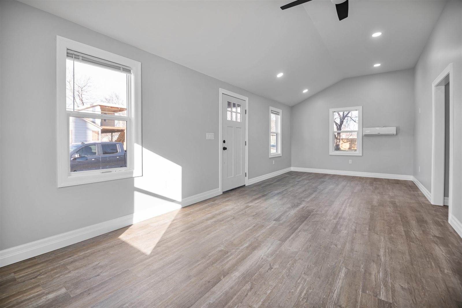 2601 East 11th St N, Wichita, KS 67214