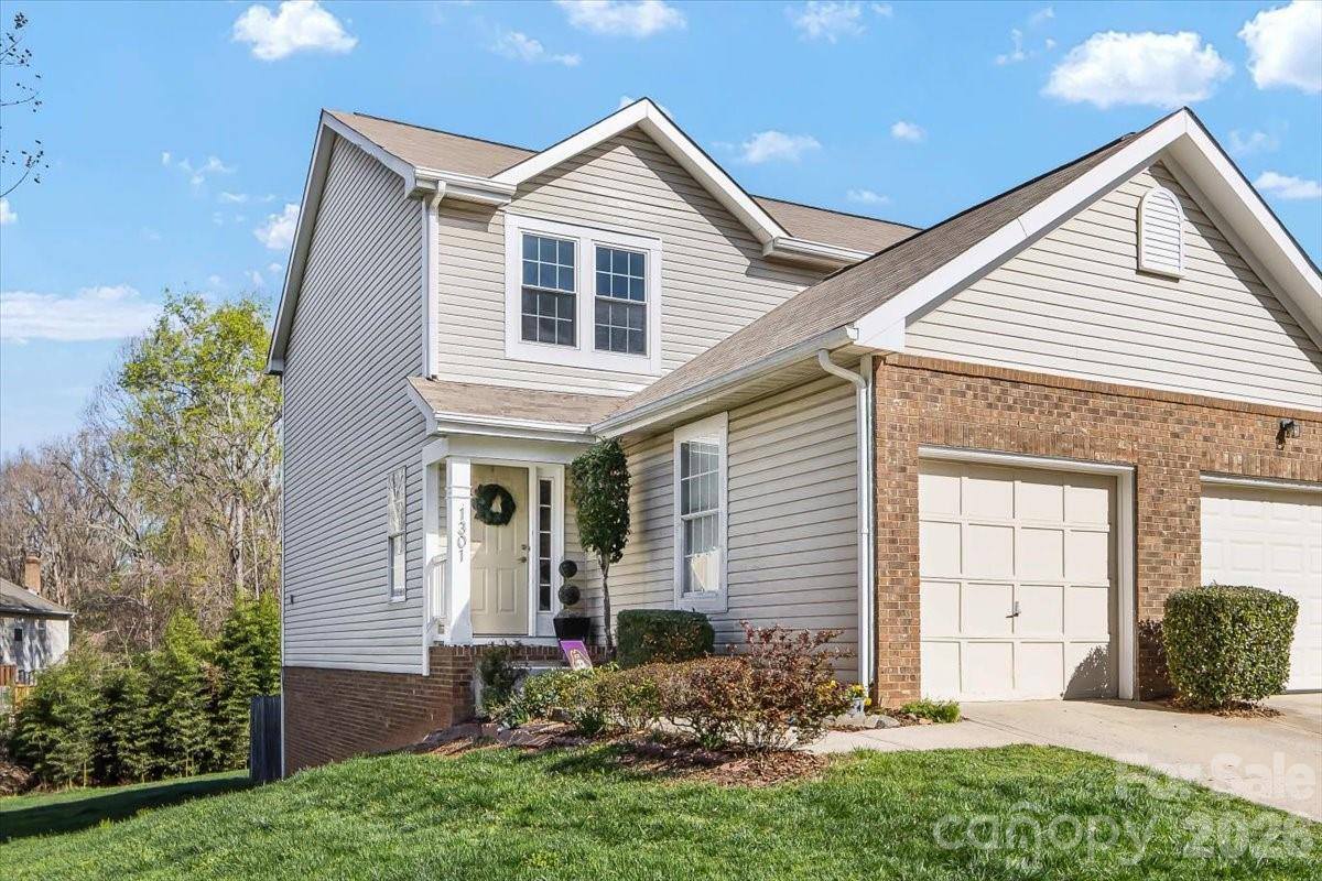 1301 Maple Shade Lane, Charlotte, NC 28270