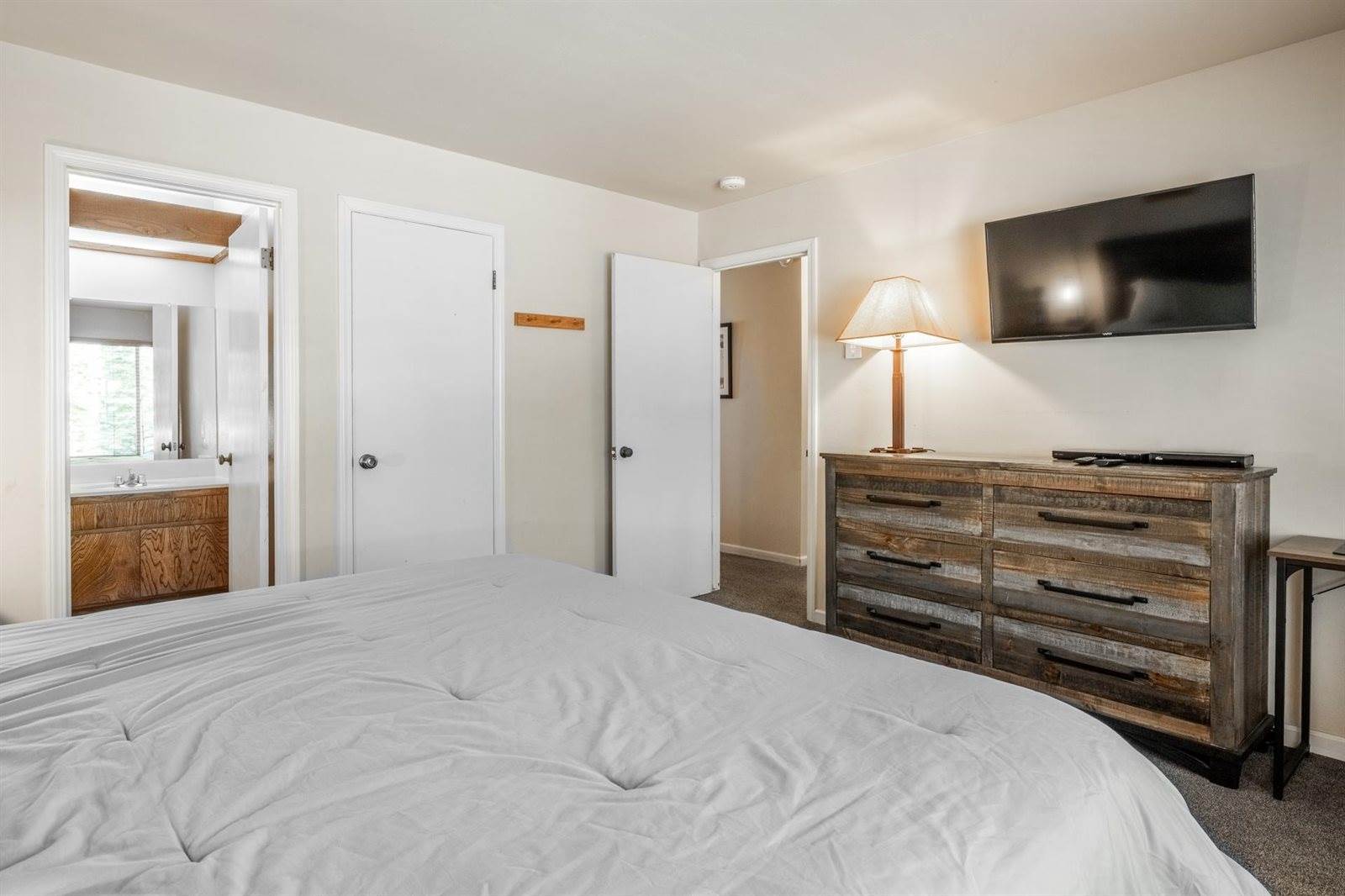 244 Lakeview Blvd. #111, Mammoth Lakes, CA 93546