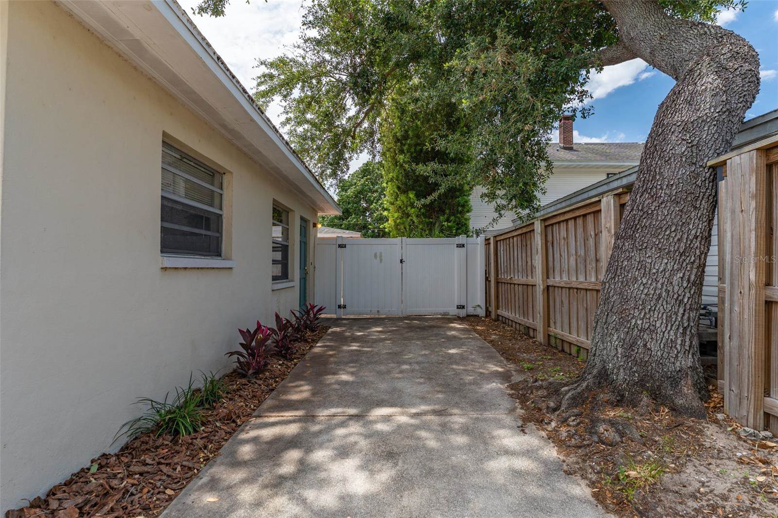 811 20TH Avenue North, Saint Petersburg, FL 33704