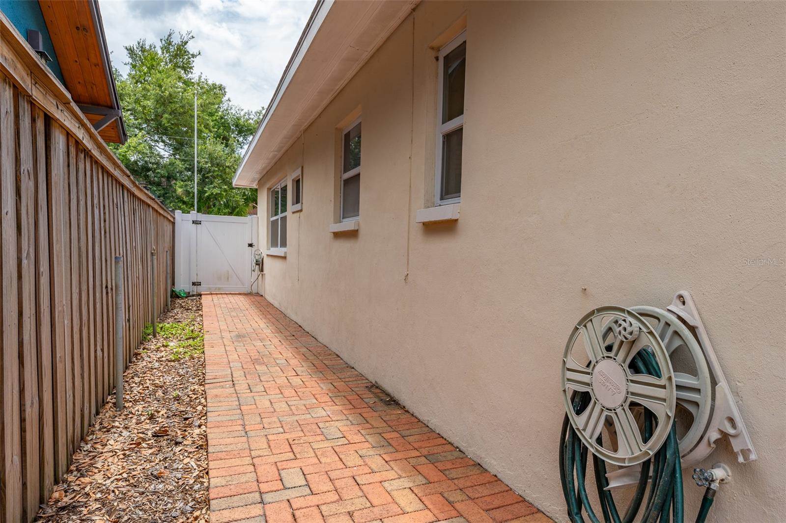 811 20TH Avenue North, Saint Petersburg, FL 33704