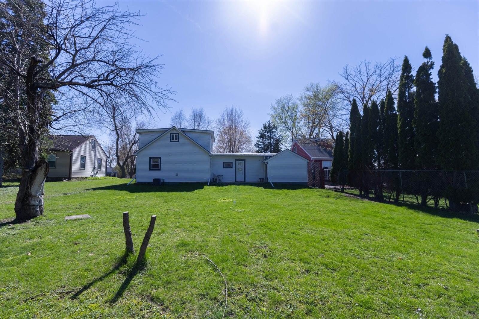 1445 MacArthur Rd, Madison, WI 53714