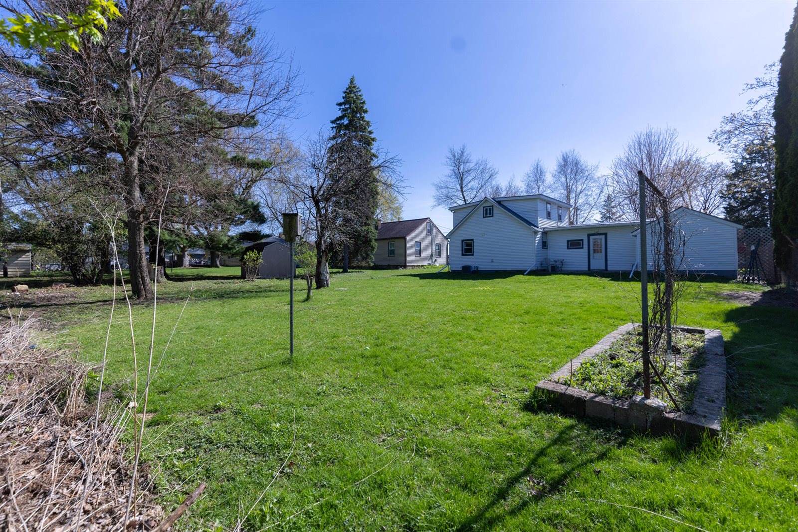 1445 MacArthur Rd, Madison, WI 53714