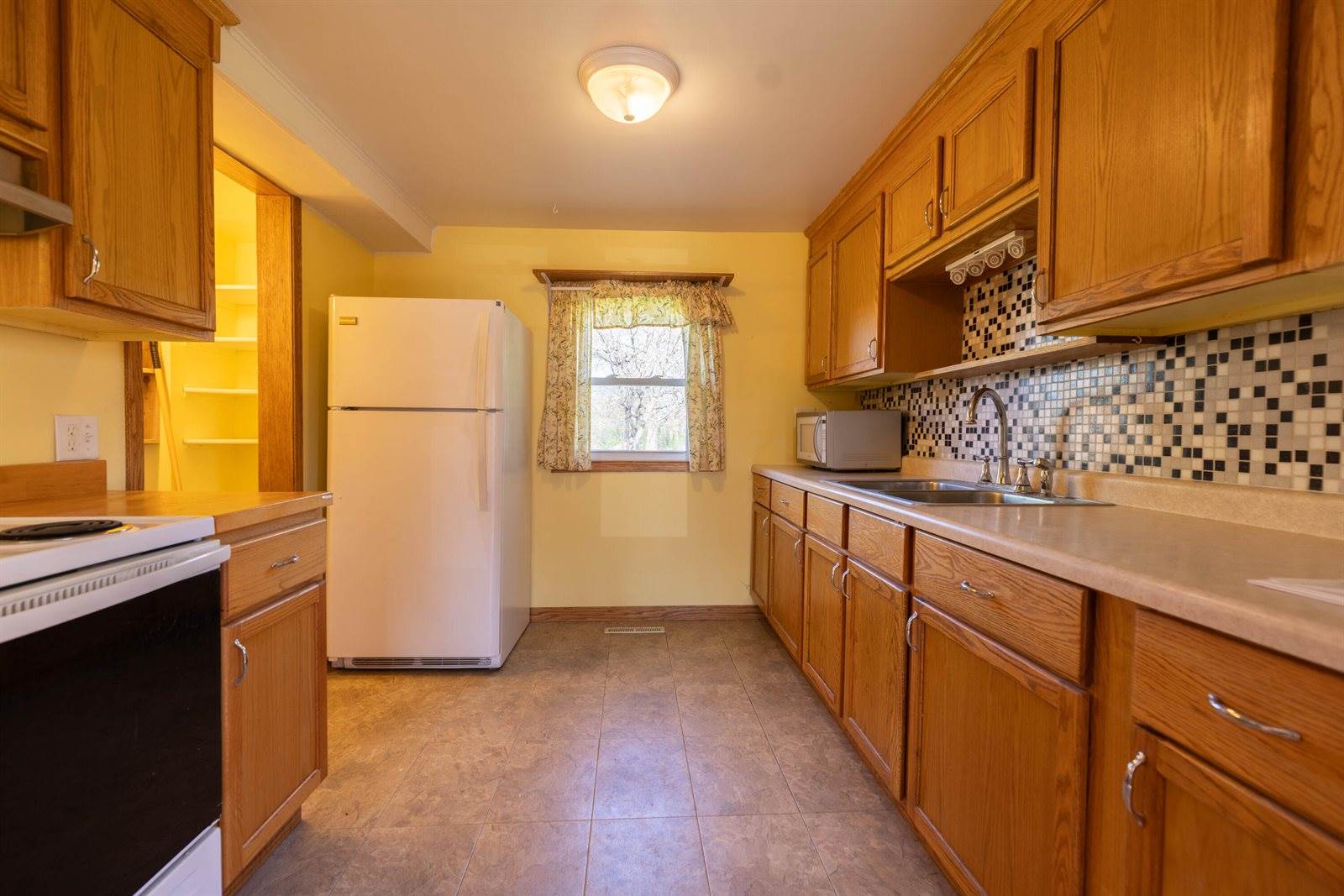 1445 MacArthur Rd, Madison, WI 53714