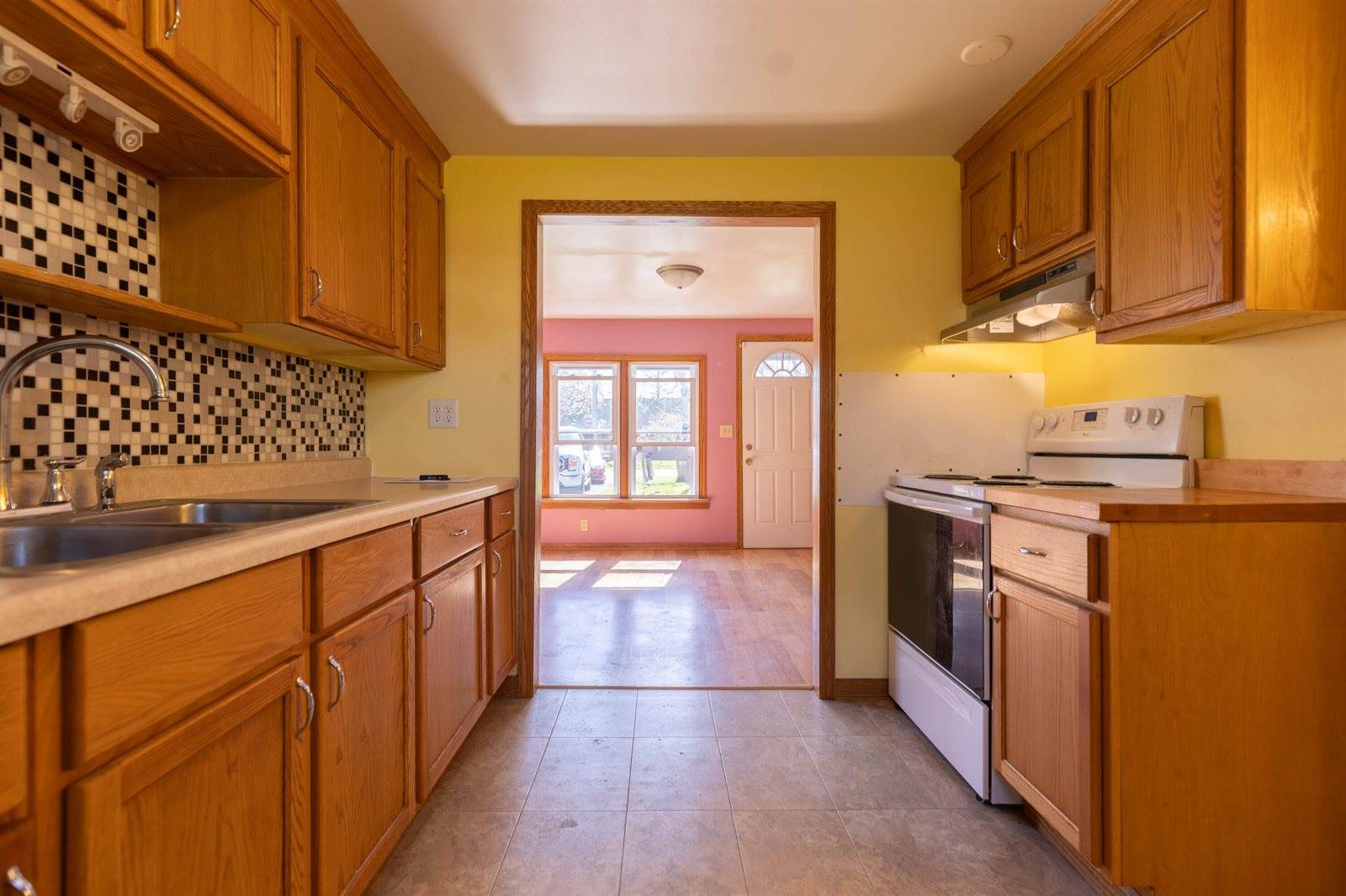 1445 MacArthur Rd, Madison, WI 53714