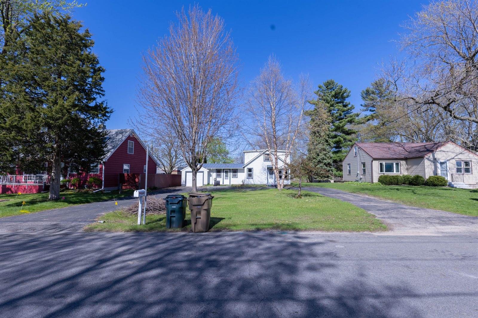 1445 MacArthur Rd, Madison, WI 53714