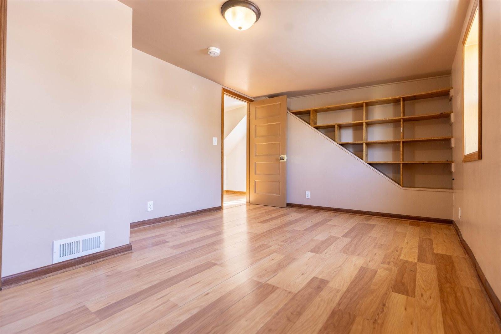 1445 MacArthur Rd, Madison, WI 53714