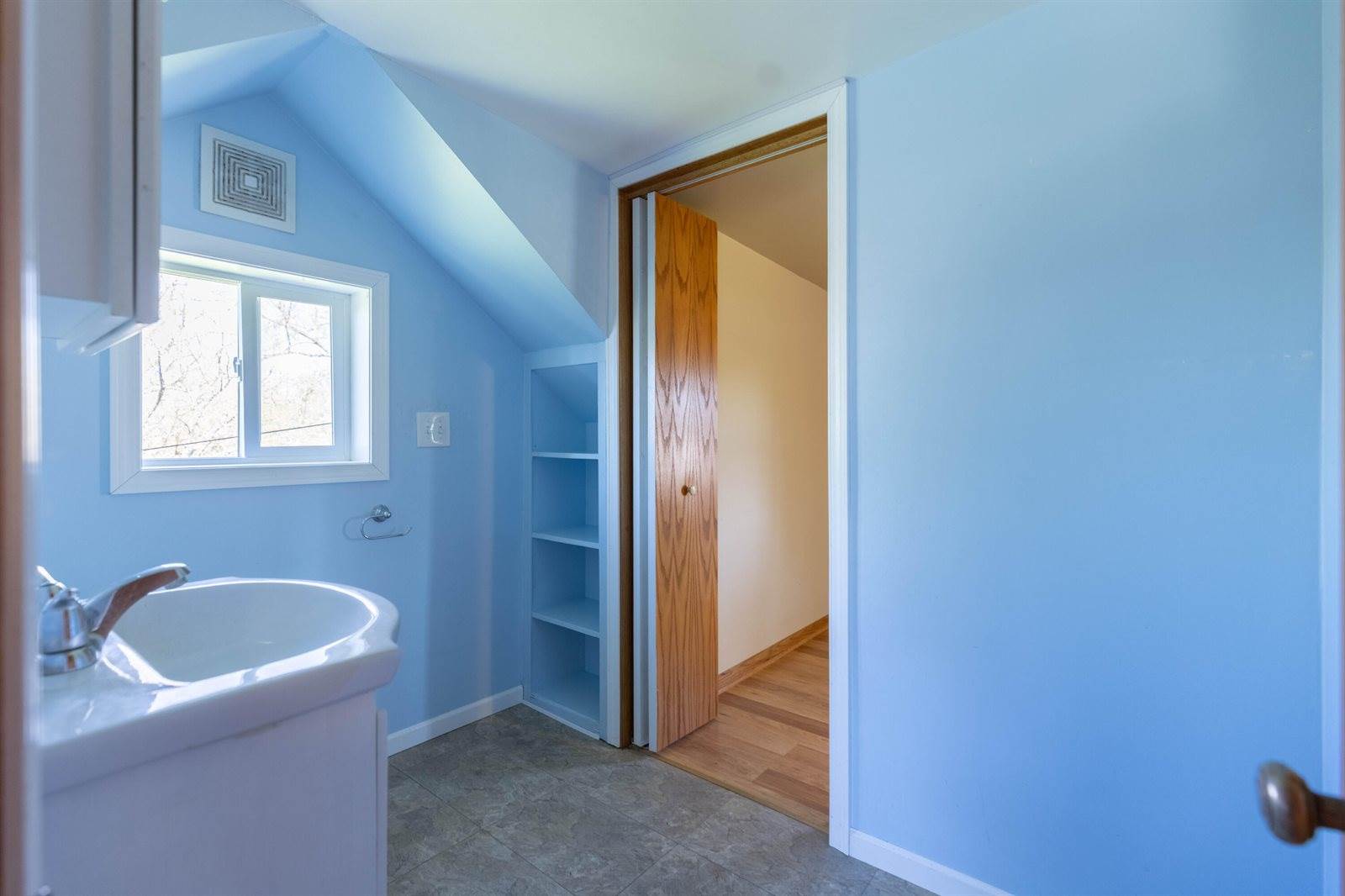 1445 MacArthur Rd, Madison, WI 53714