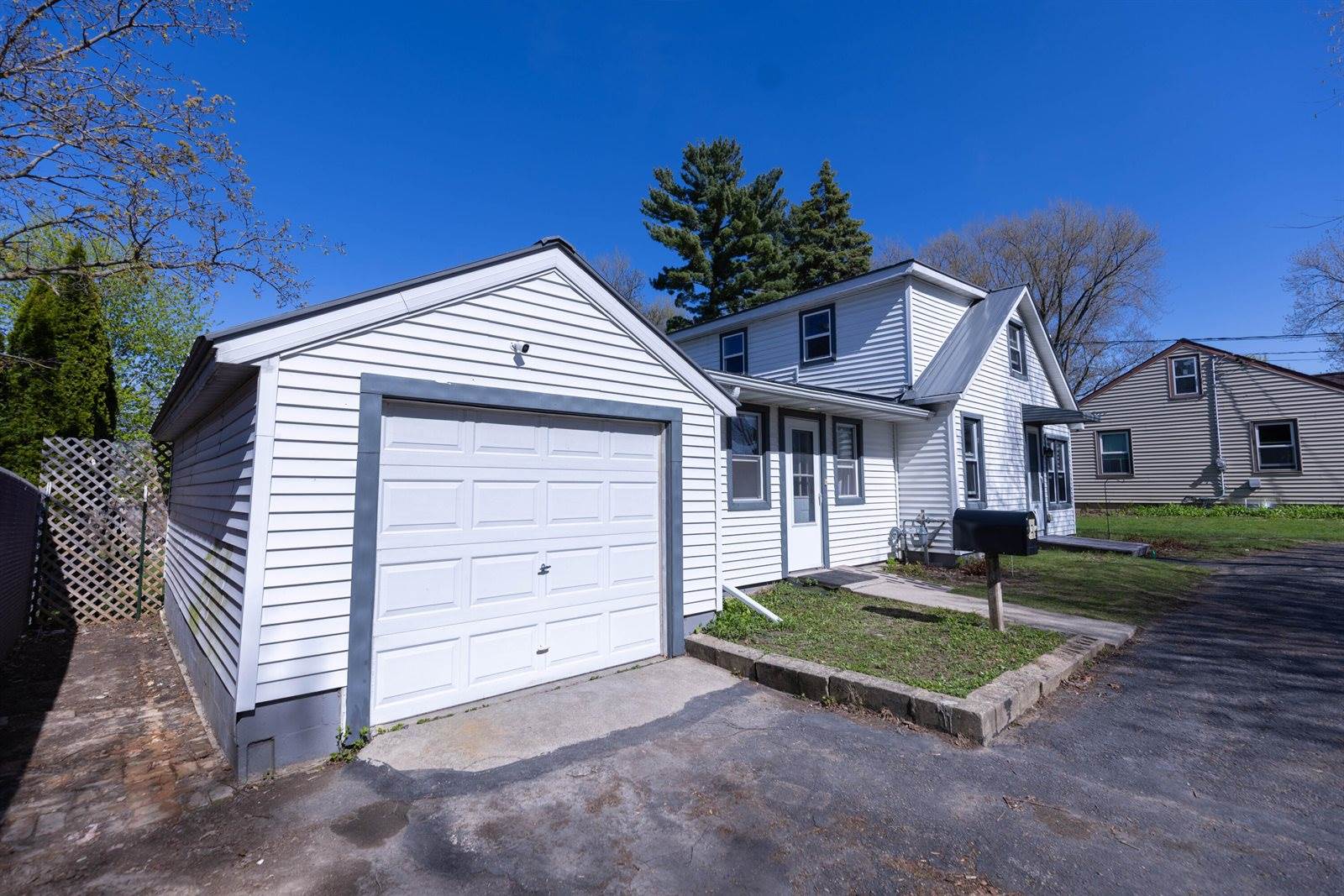 1445 MacArthur Rd, Madison, WI 53714