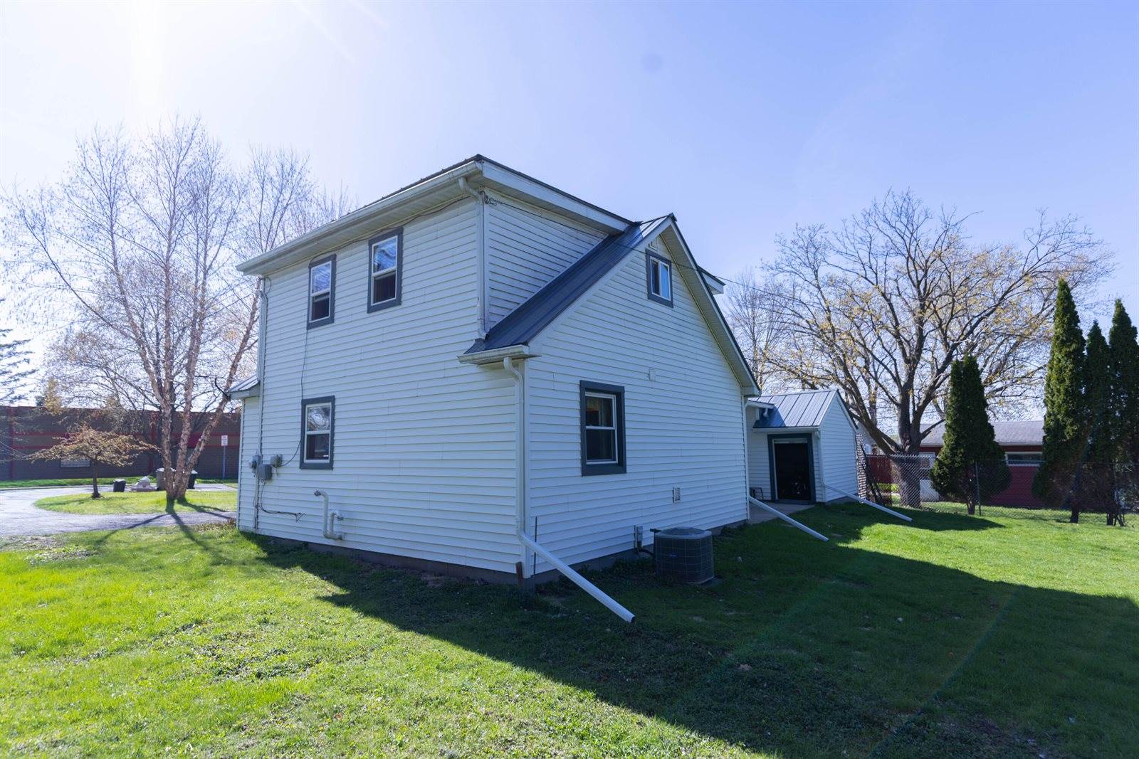 1445 MacArthur Rd, Madison, WI 53714